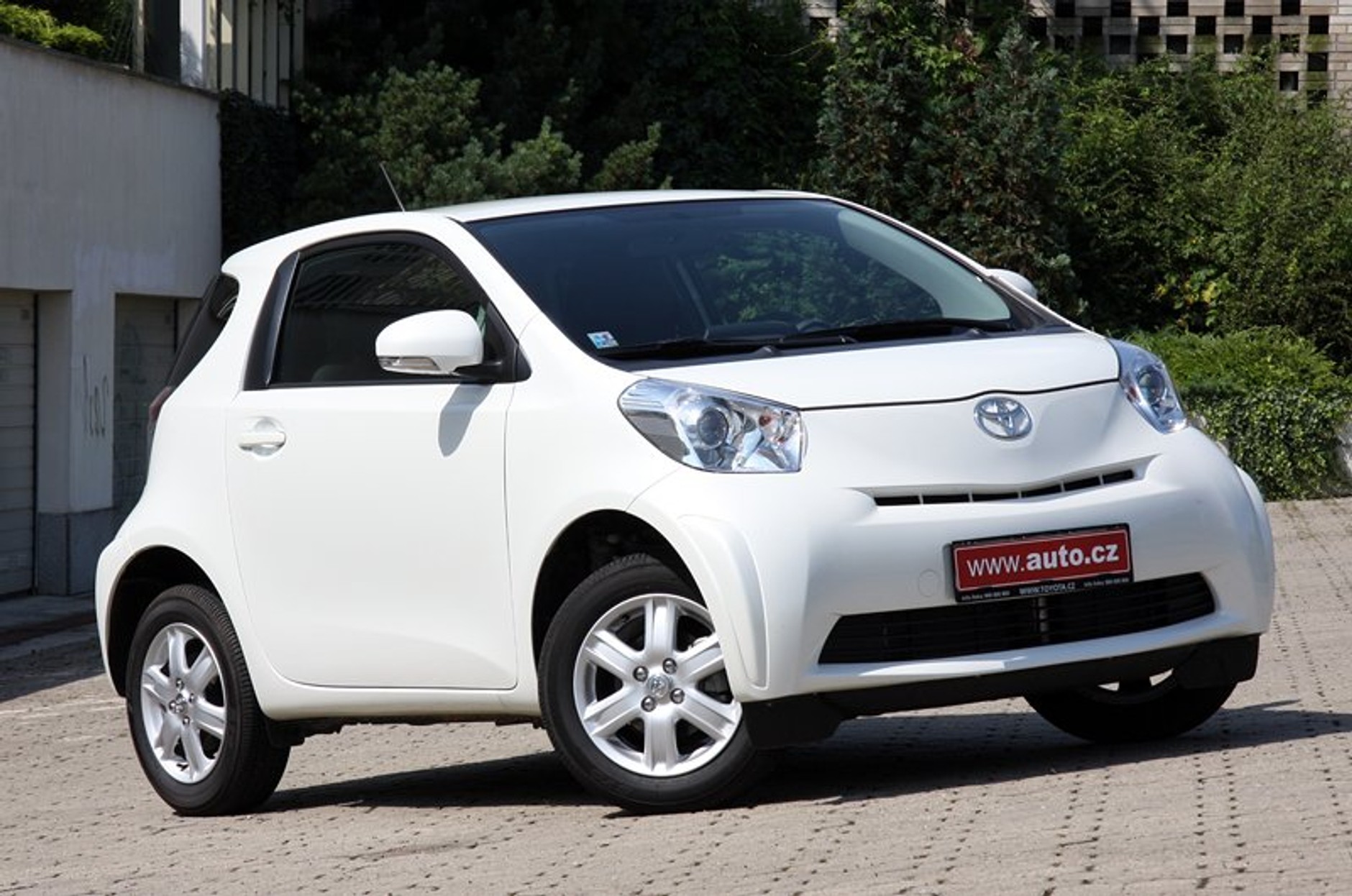 Test: Toyota iQ 1,0 (50 kW) – Má pod čepicí