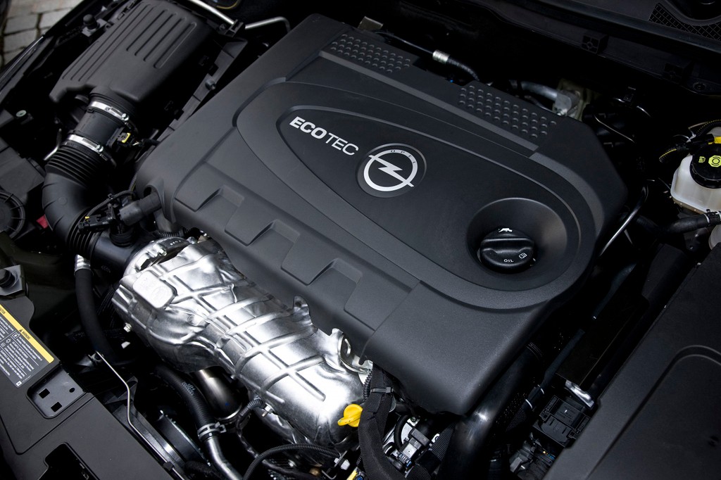 Opel Insignia z nowymi silnikami i wyposażeniem