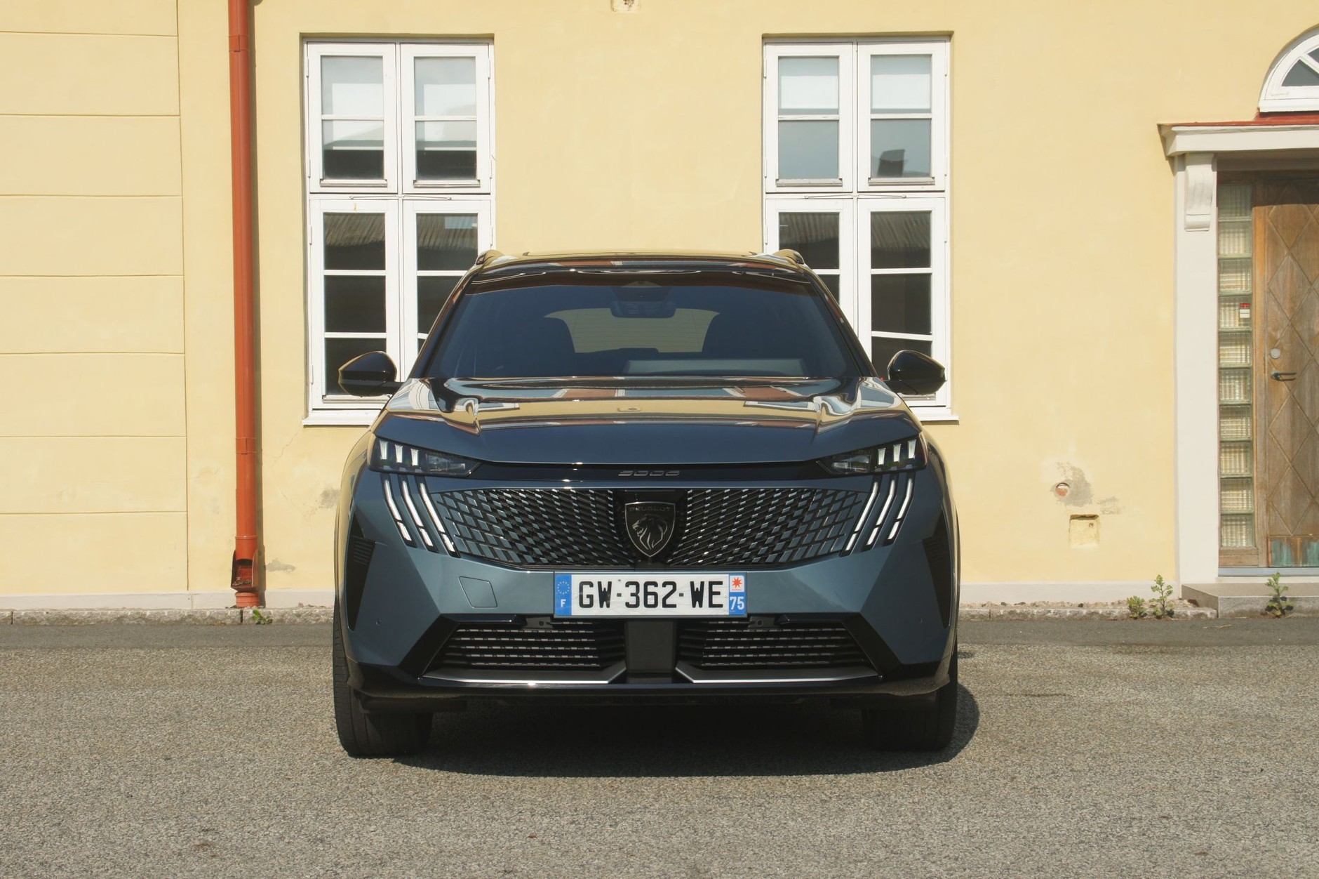 Peugeot E-5008 w pierwszym teście