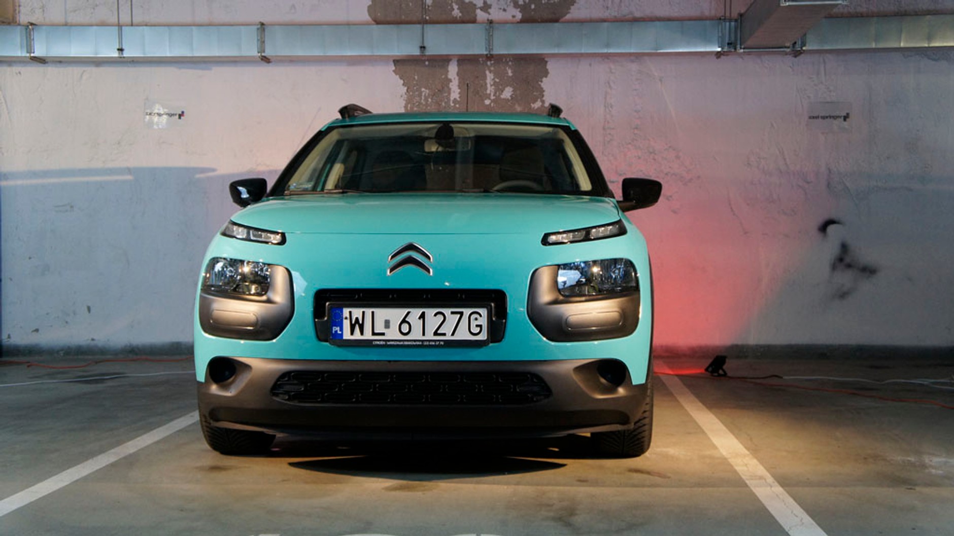 Jak zabezpieczyć auto przed uszkodzeniami lekieru?