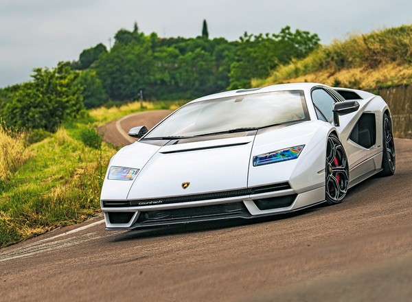 Lamborghini Countach zgubiło ważny element. Producent ogłasza akcję serwisową