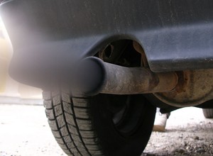 Polscy kierowcy mają poważny problem. Miliony samochodów na naszych drogach nie spełniają norm