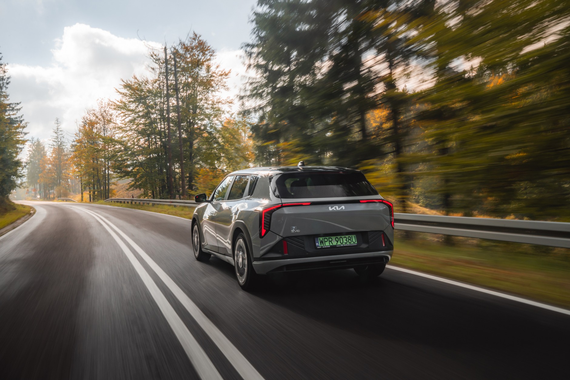 Kia EV4 występuje w nadwoziu hatchback oraz sedan, choć to drugie raczej nie będzie popularne w Europie