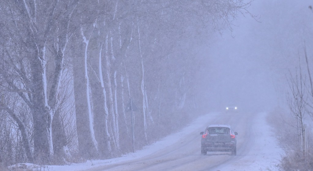 24b21395 - GNIEWINO INTENSYWNE OPADY ŚNIEGU (opady śniegu)