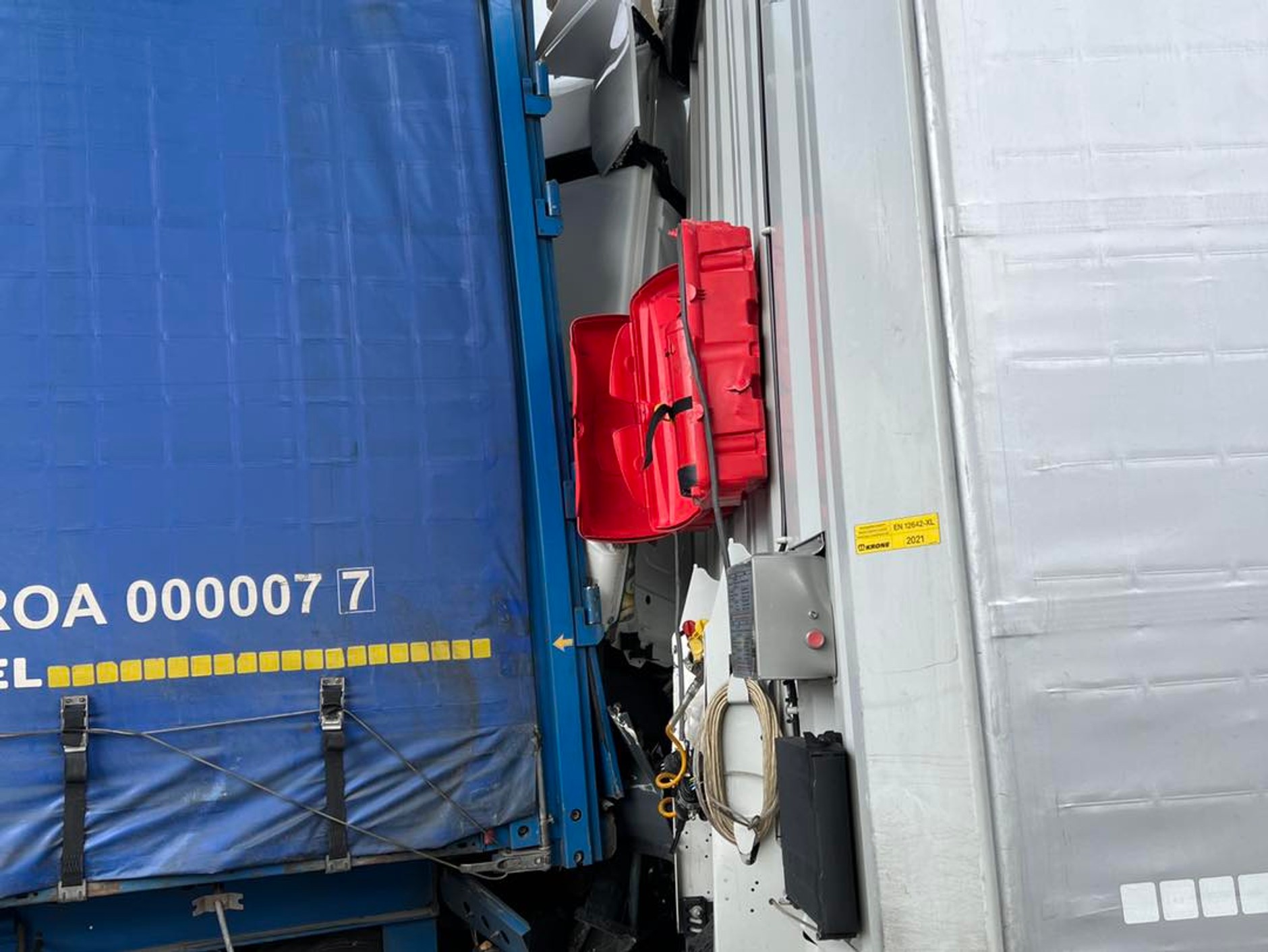 Na niemieckiej autostradzie A3 zderzyło się sześć ciężarówek