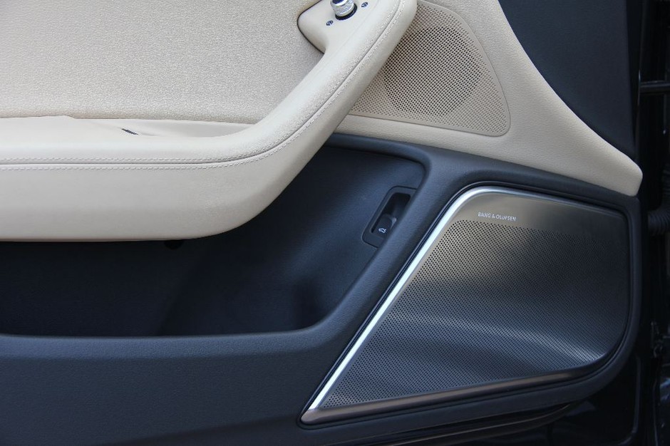 Piękne aluminiowe maskownice to znak rozpoznawczy Bang &amp; Olufsen. Audi A6 Allroad.