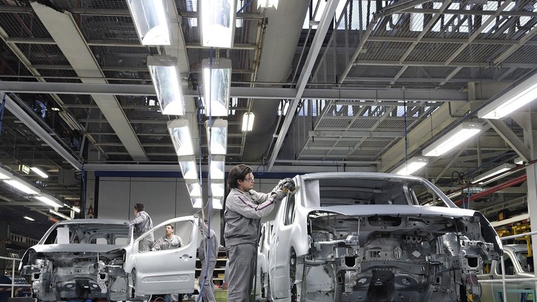 Peugeot zamyka fabrykę pod Paryżem