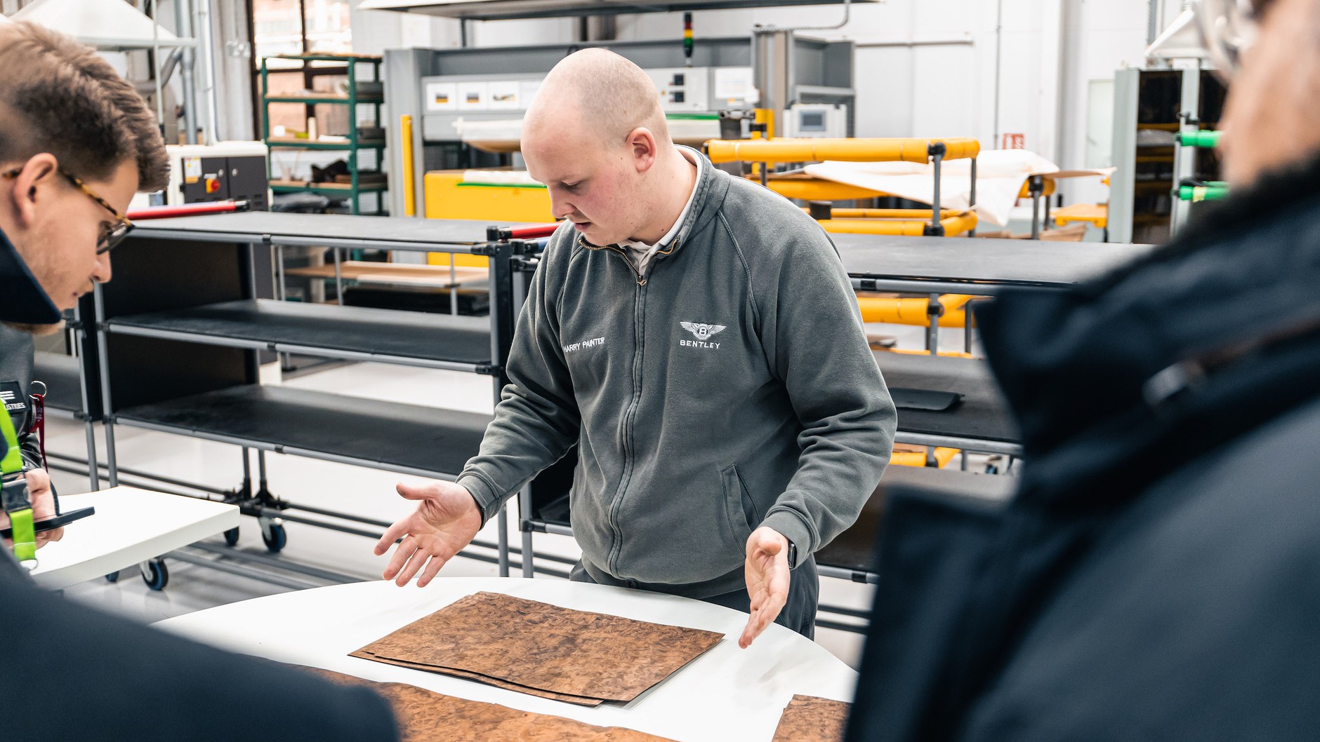 Fabryka Bentleya w Crewe – obróbka drewna, produkcja forniru