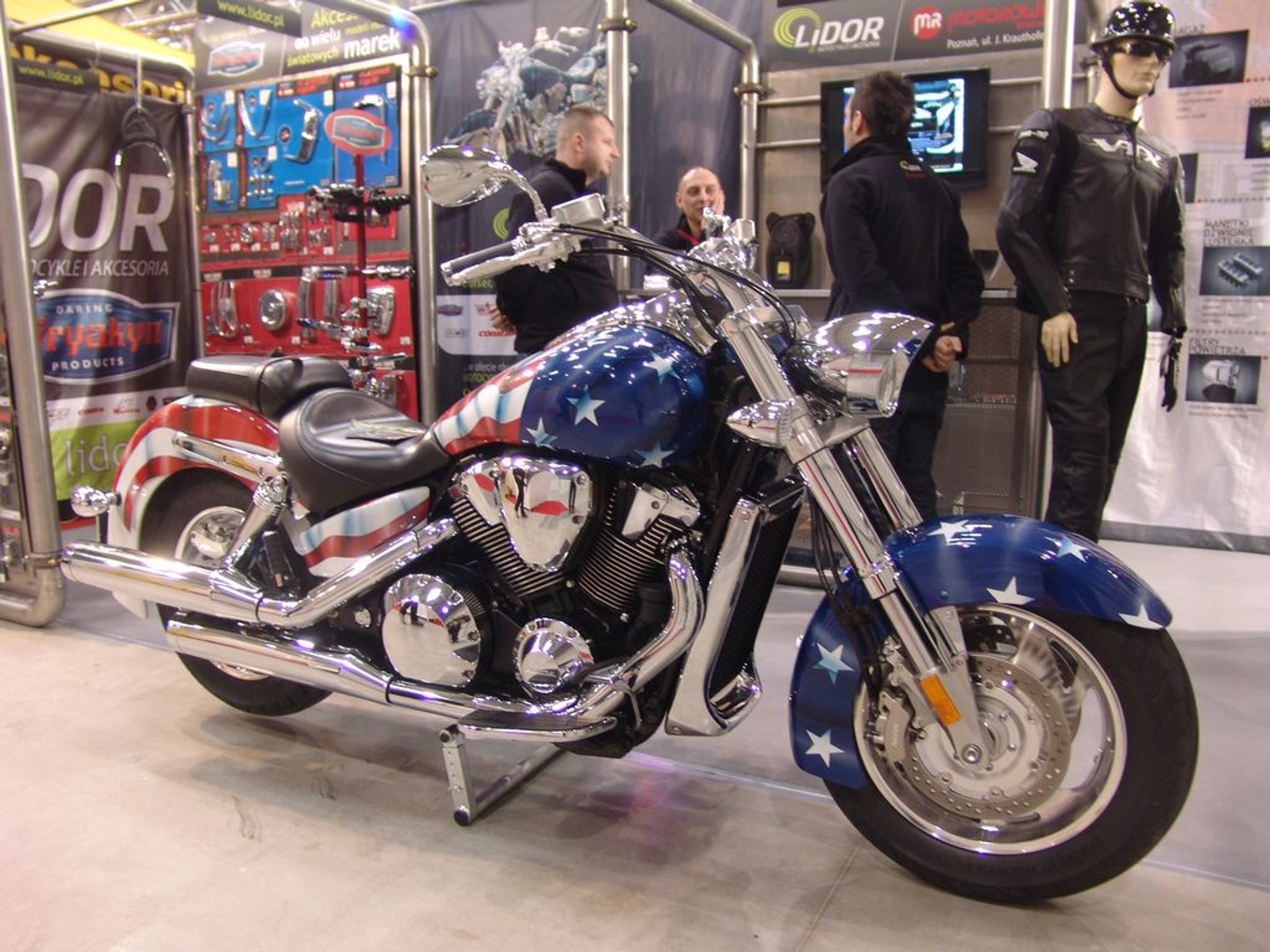 III Ogólnopolska Wystawa Motocykli i Skuterów: premiery i atrakcyjne hostessy (galeria)