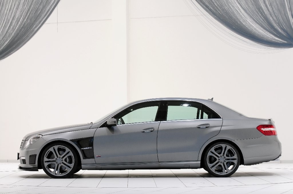 Mercedes E63 AMG - 555 KM od Brabusa