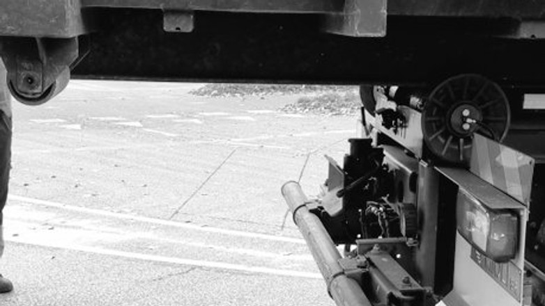 Uwagę policjantów przykuł jeden element ciężarówki