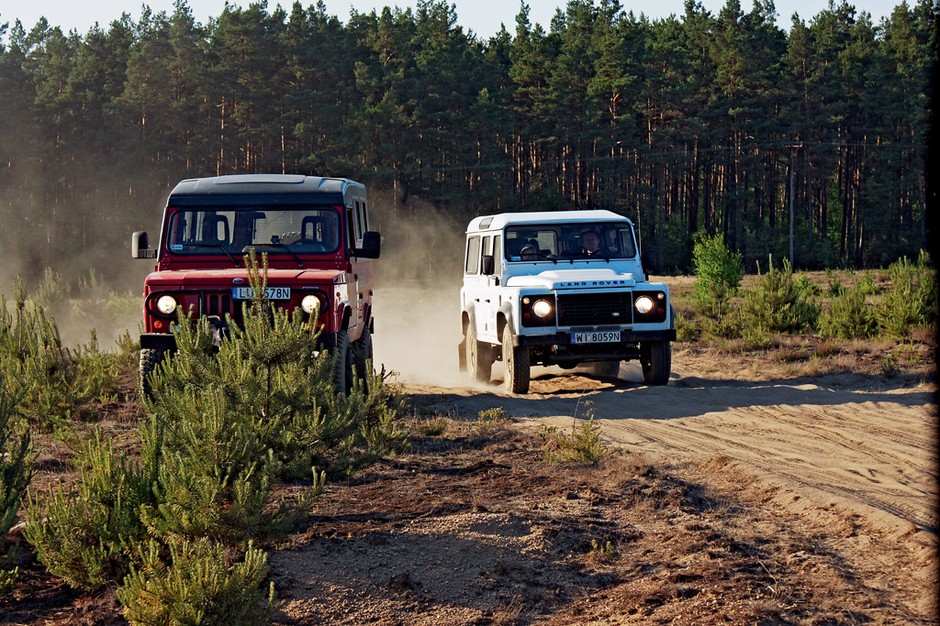 Mercedes G 350 kontra Land Rover Defender i Honker 2000: czy prawdziwe terenówki są na wymarciu?