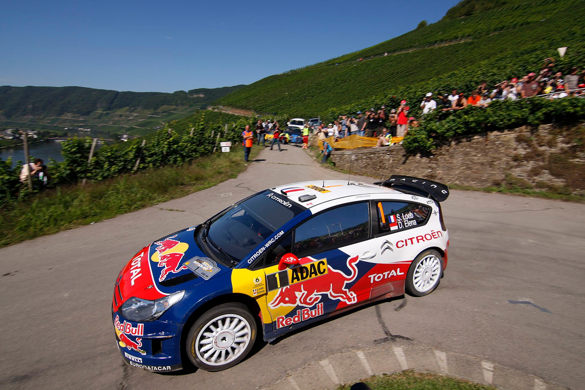 Rajd Niemiec 2010: Loeb liderem, Kościuszko na łące (1. etap, fot. Rallyworld©Willy Weyens)