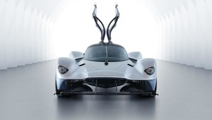 Aston Martin Valkyrie - lekkość bytu