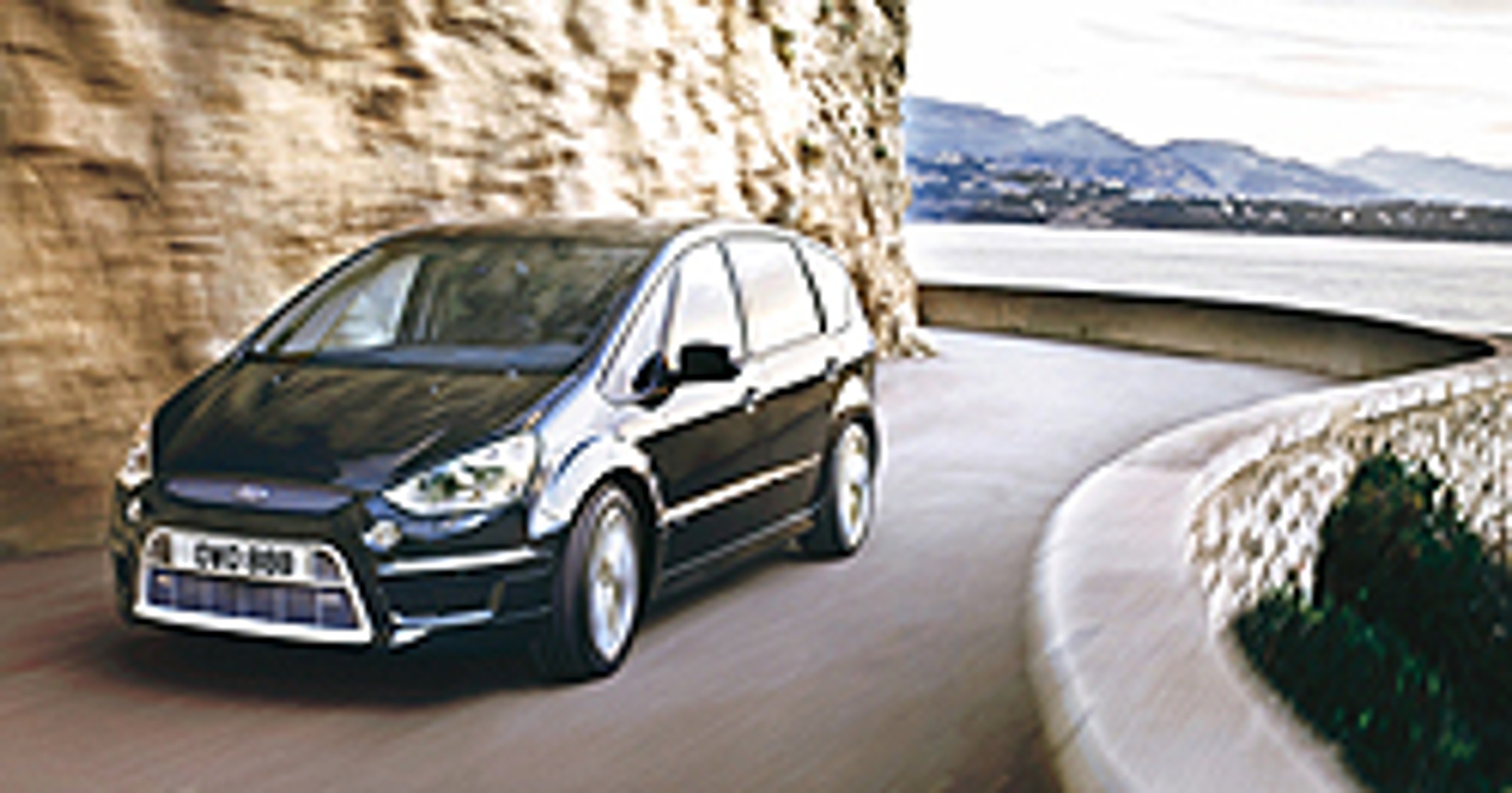 Ford S-Max - Minivan na sterydach