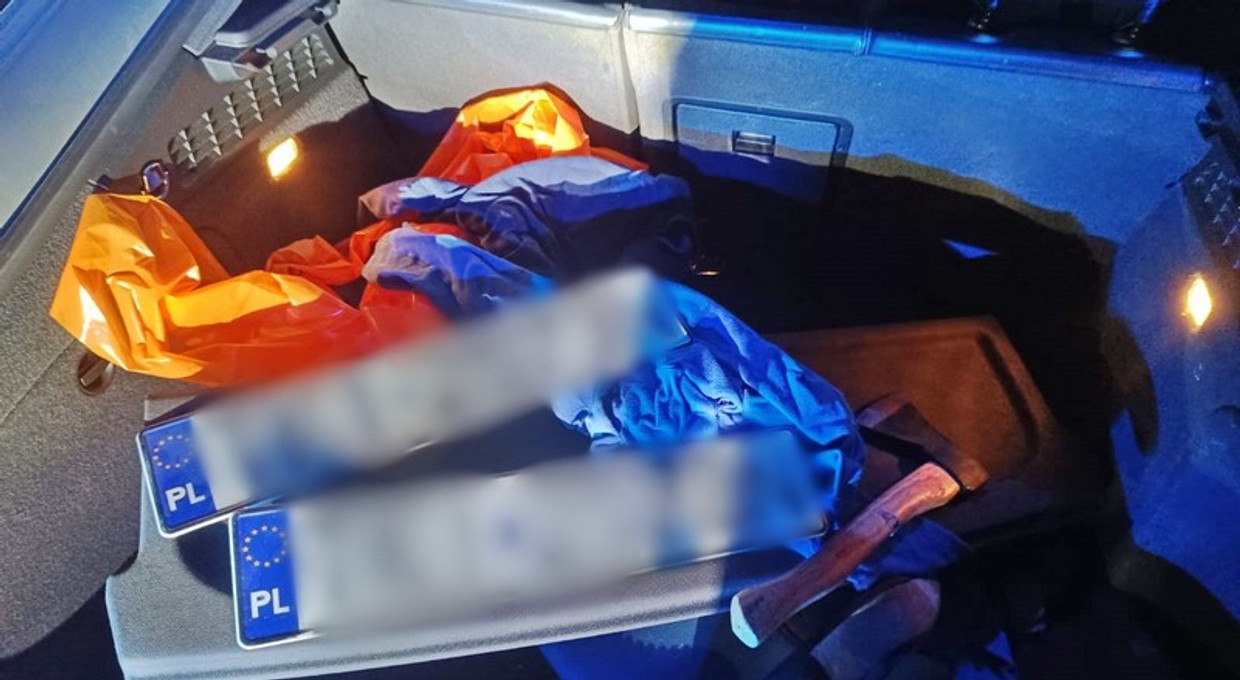 Sportowym audi uciekał przed policyjną Toyotą RAV4. Takiego finału się nie spodziewał