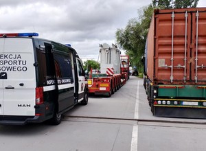 Inspektorzy ITD skontrolowali ciężarówkę. Wiozła drobnicę, ale wykryto szokujące przeciążenie