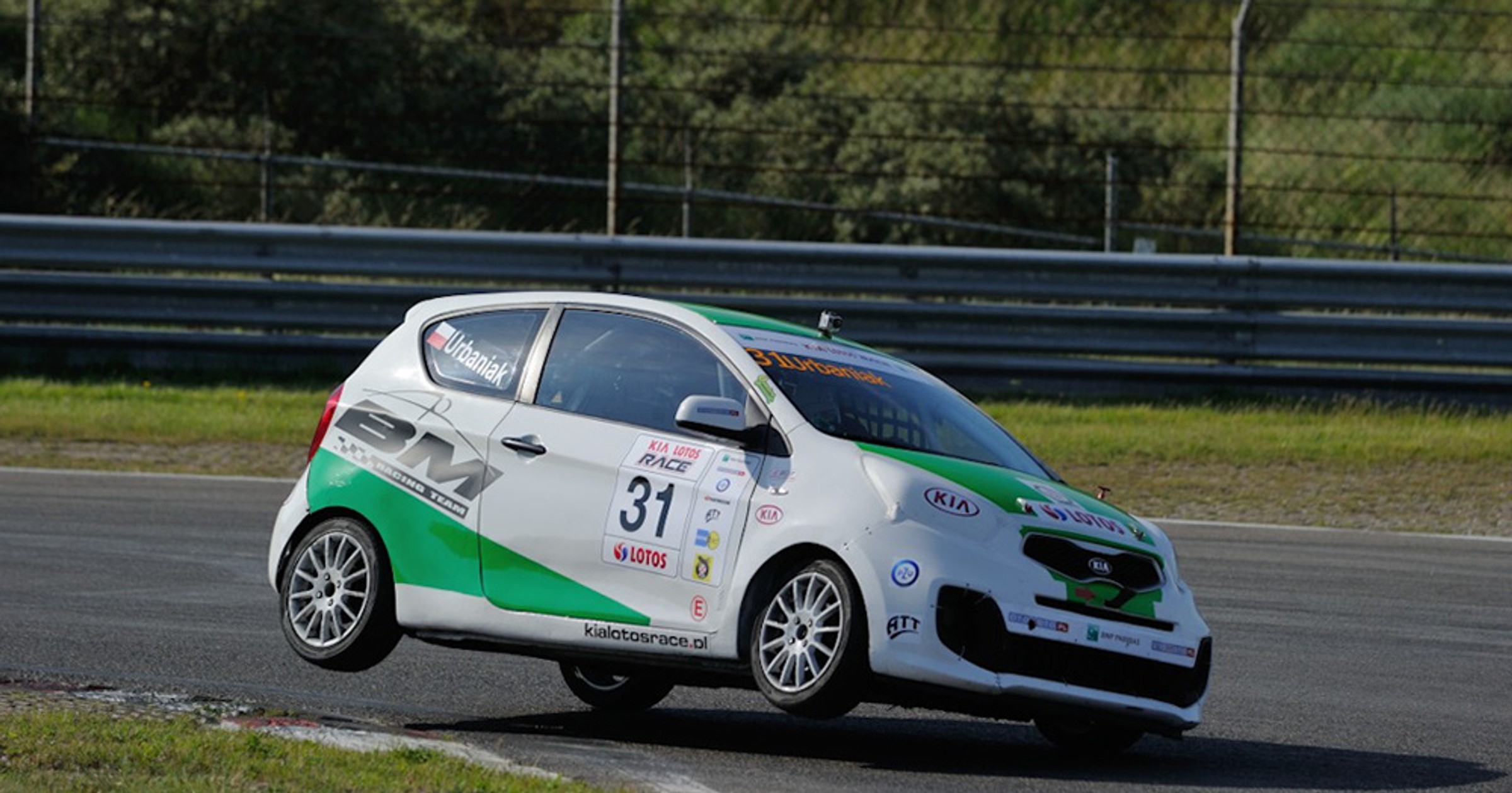 Karol Urbaniak wygrał I wyścig II rundy Kia Lotos Race 2014