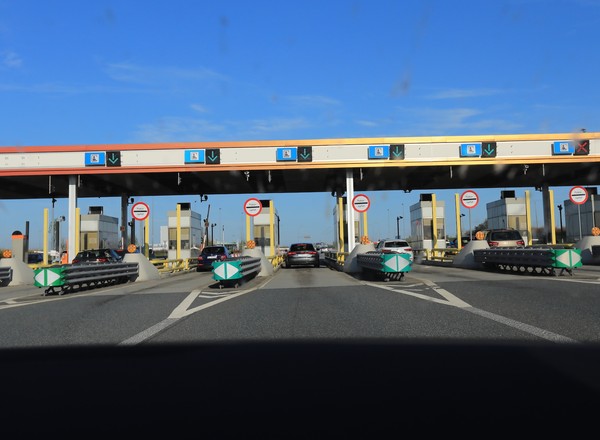 Koniec szlabanów na państwowych autostradach. Płatności na nowo od 1 grudnia