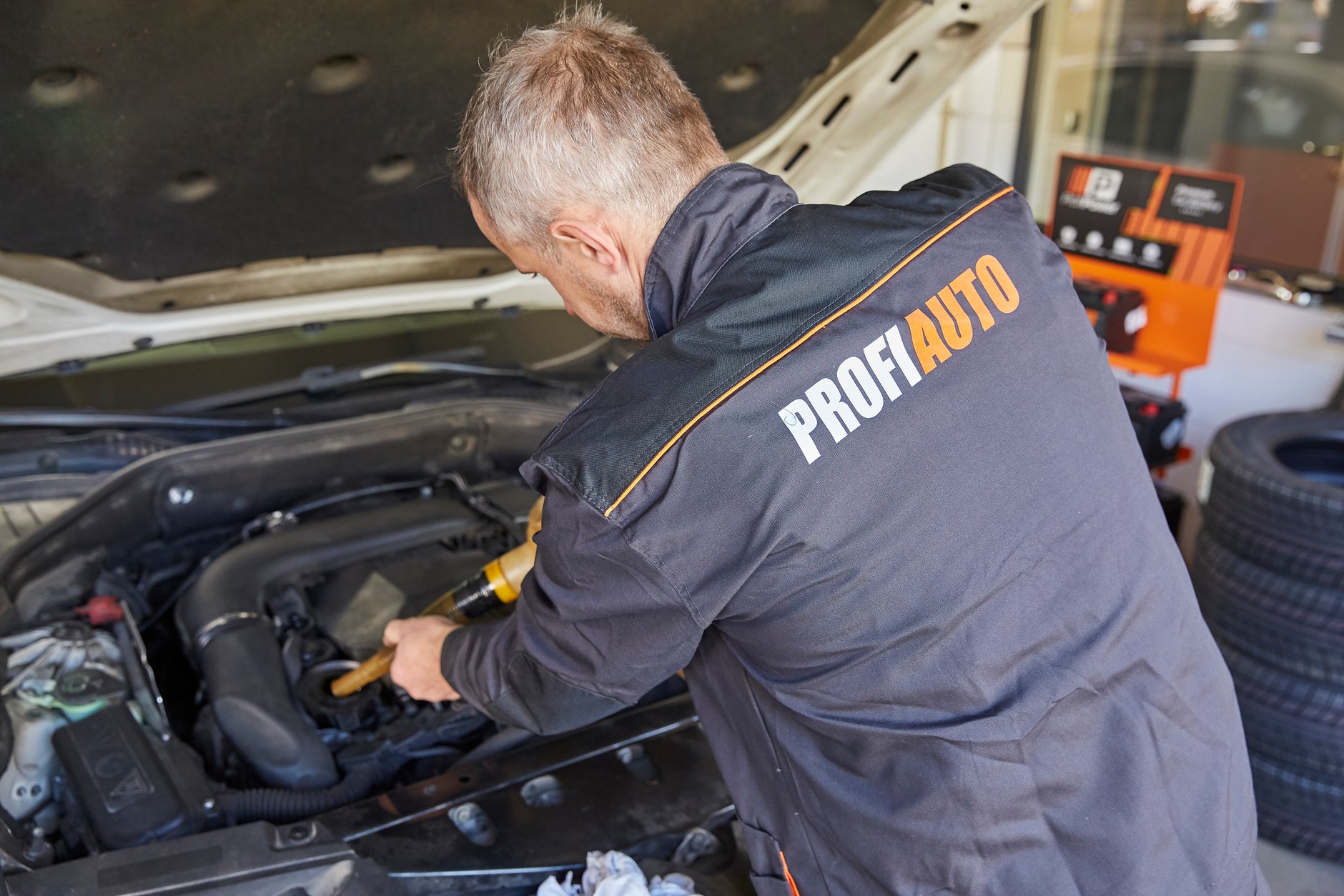 Oleje i inne płyny eksploatacyjne muszą mieć parametry zgodne z wymaganiami producenta auta