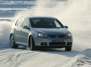 Jak się zachować gdy auto wpadnie w poślizg?