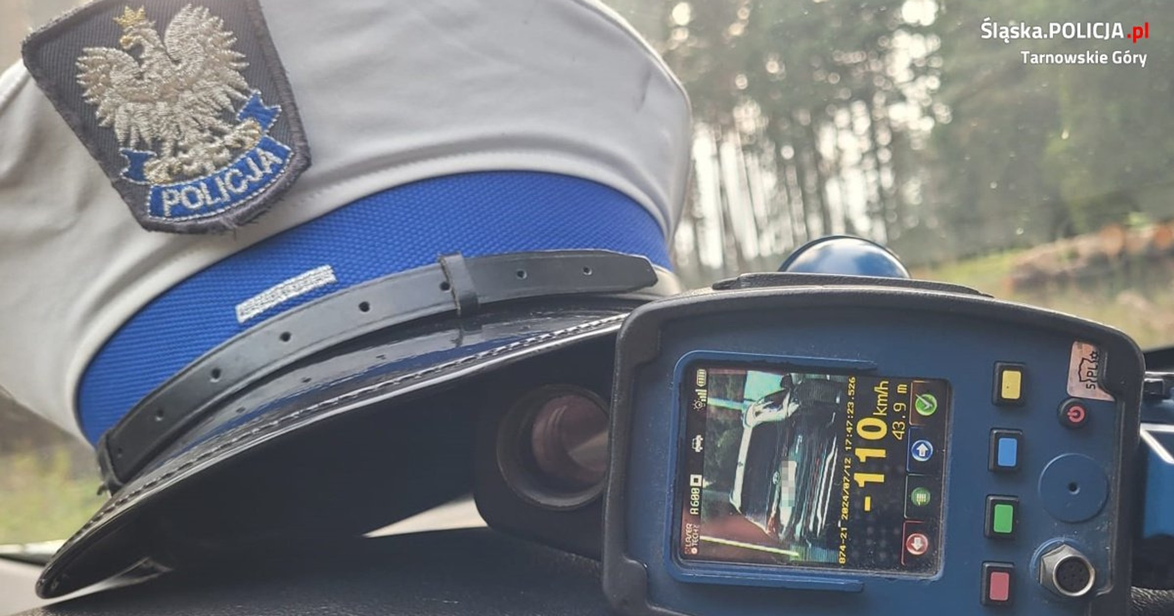 Kierowca hyundaia zignorował policjantów. "Dostał" 3,5 tys. zł mandatu