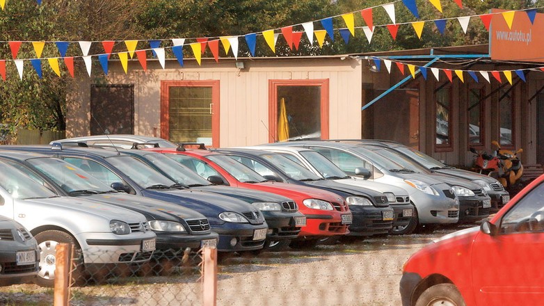 Poszukiwanie auta w komisie