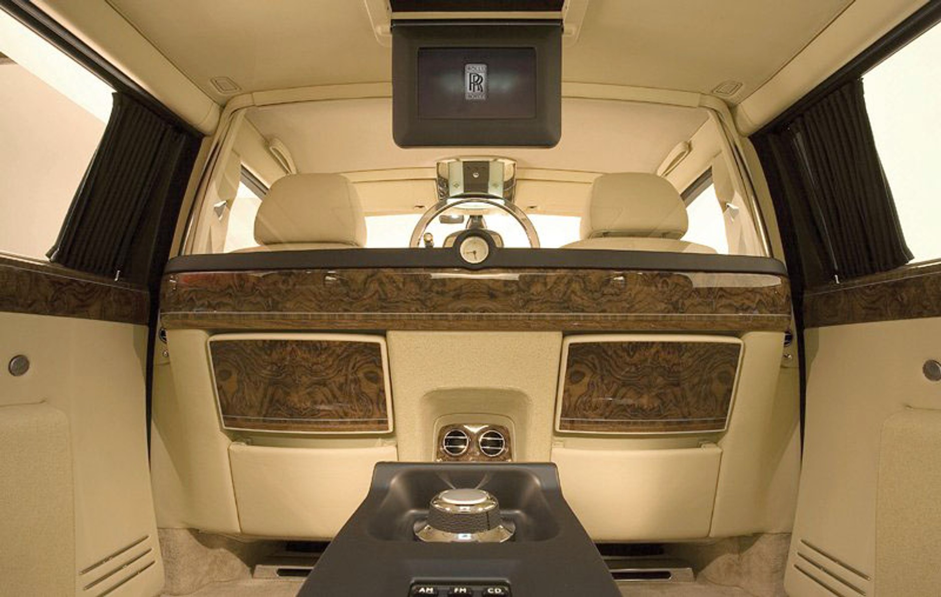 Rolls-Royce: 805 sprzedanych samochodów. Mały Rolls potwierdzony!