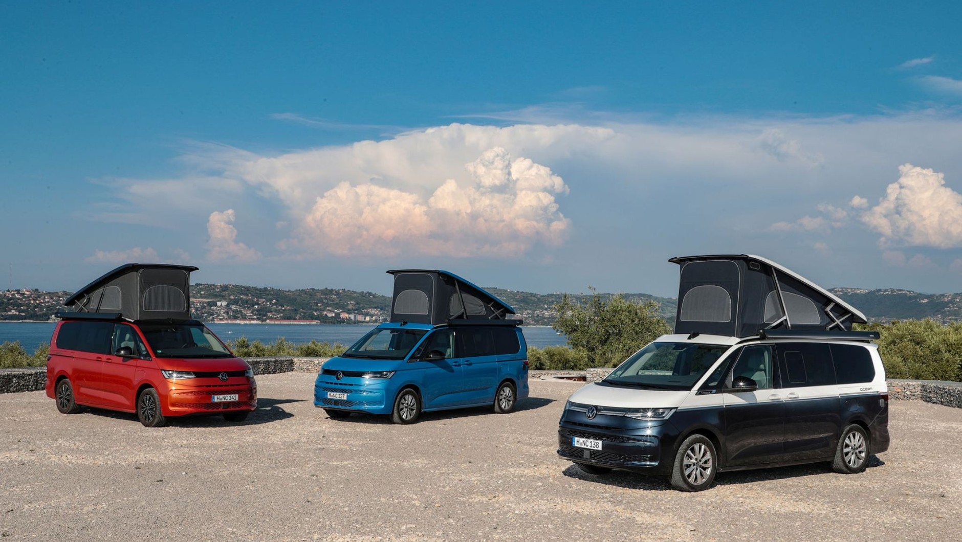 (Od lewej) Volkswageny Californie T7: Beach, Coast i Ocean