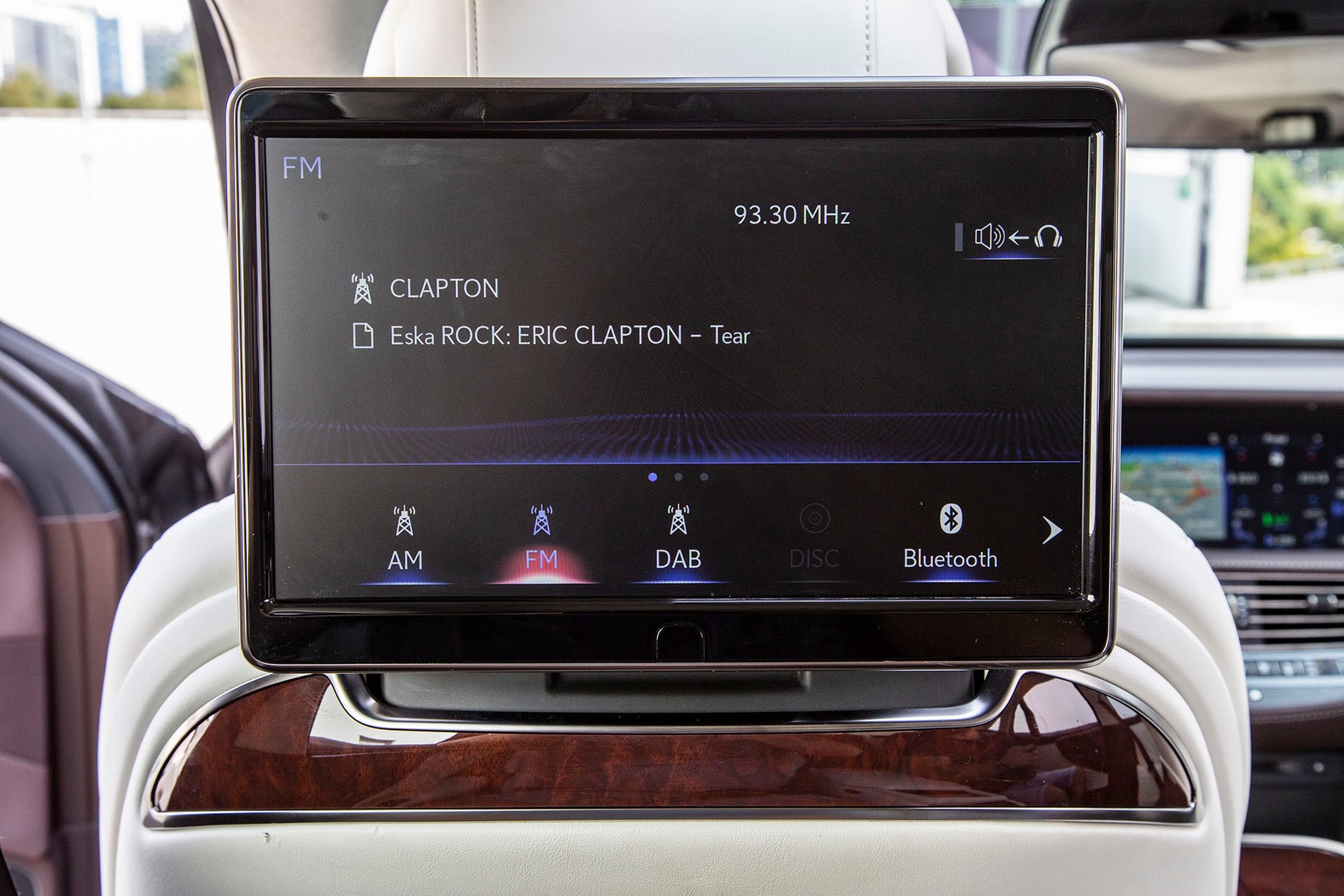 Lexus LS500h - jeździć czy być wożonym?