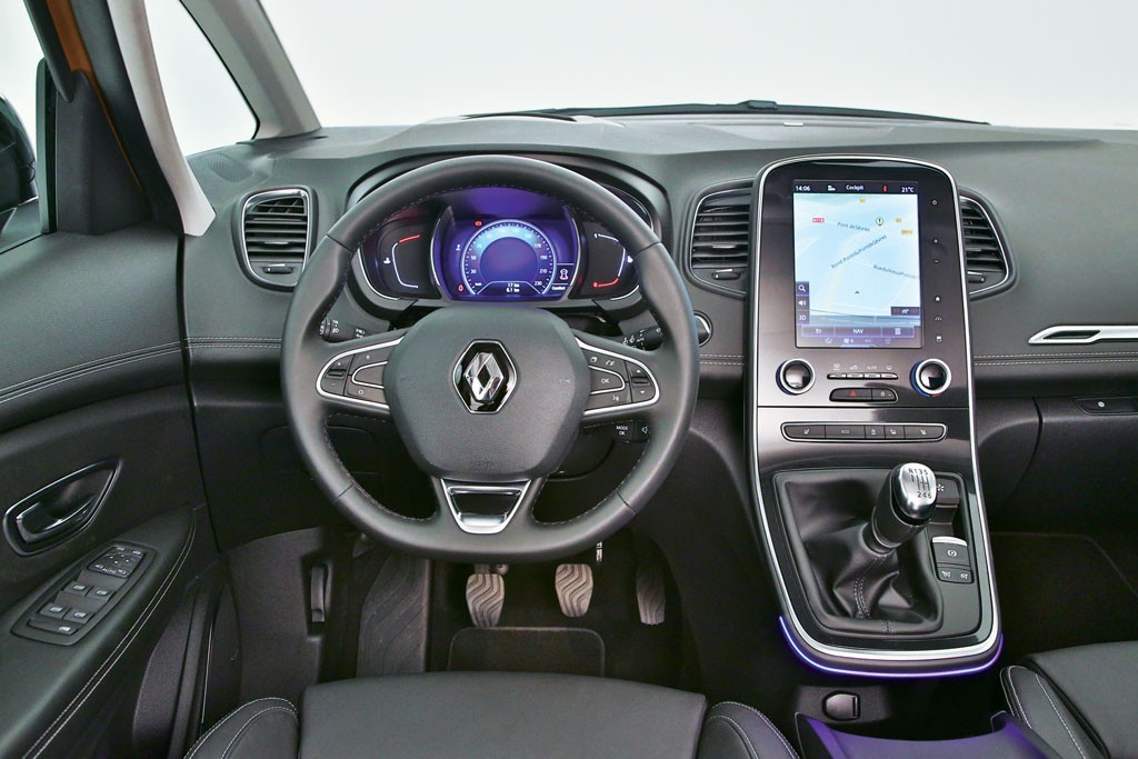 Renault Scenic kontra Volkswagen Touran - dwa pomysły na vana