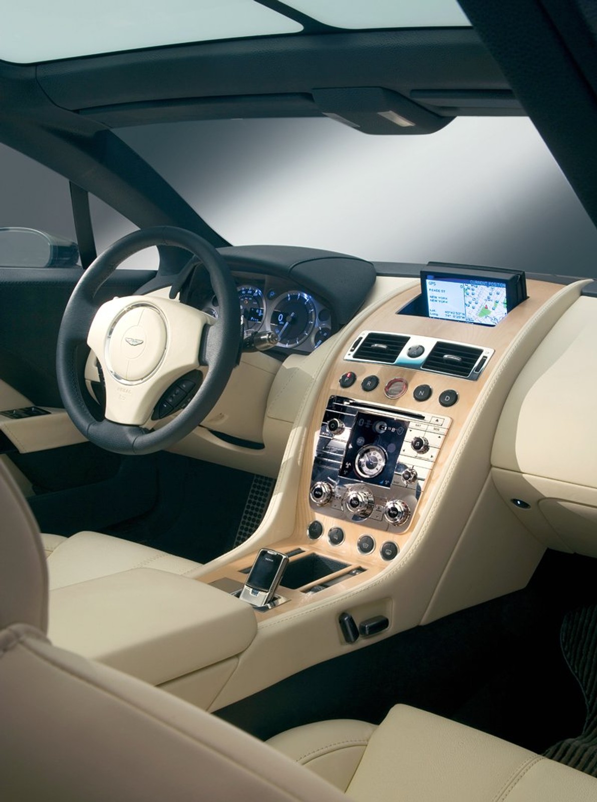 Genewa 2008: Aston Martin Rapide potwierdzony, produkcją zajmie się Magna Steyr