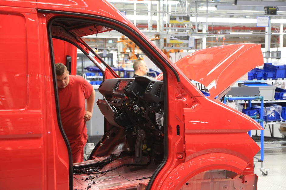 Fabryka Volkswagena we Wrześni: etapy produkcji Craftera na montażu