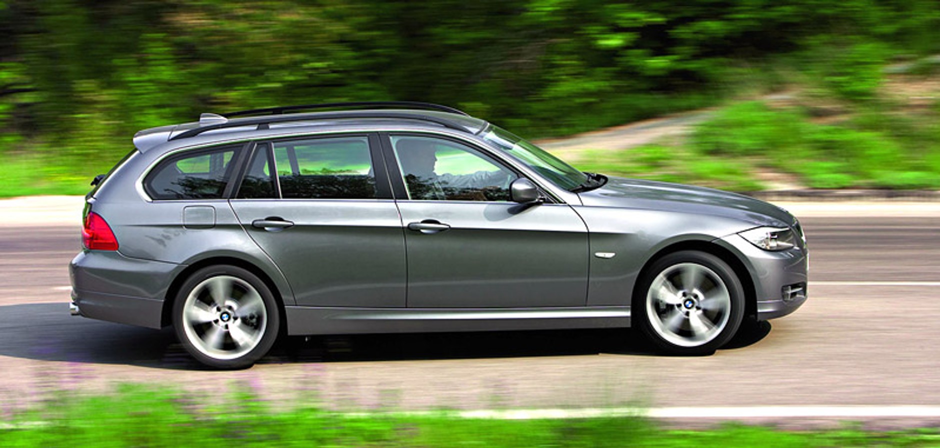 BMW 3: Odmłodzone nadwozie z nową techniką