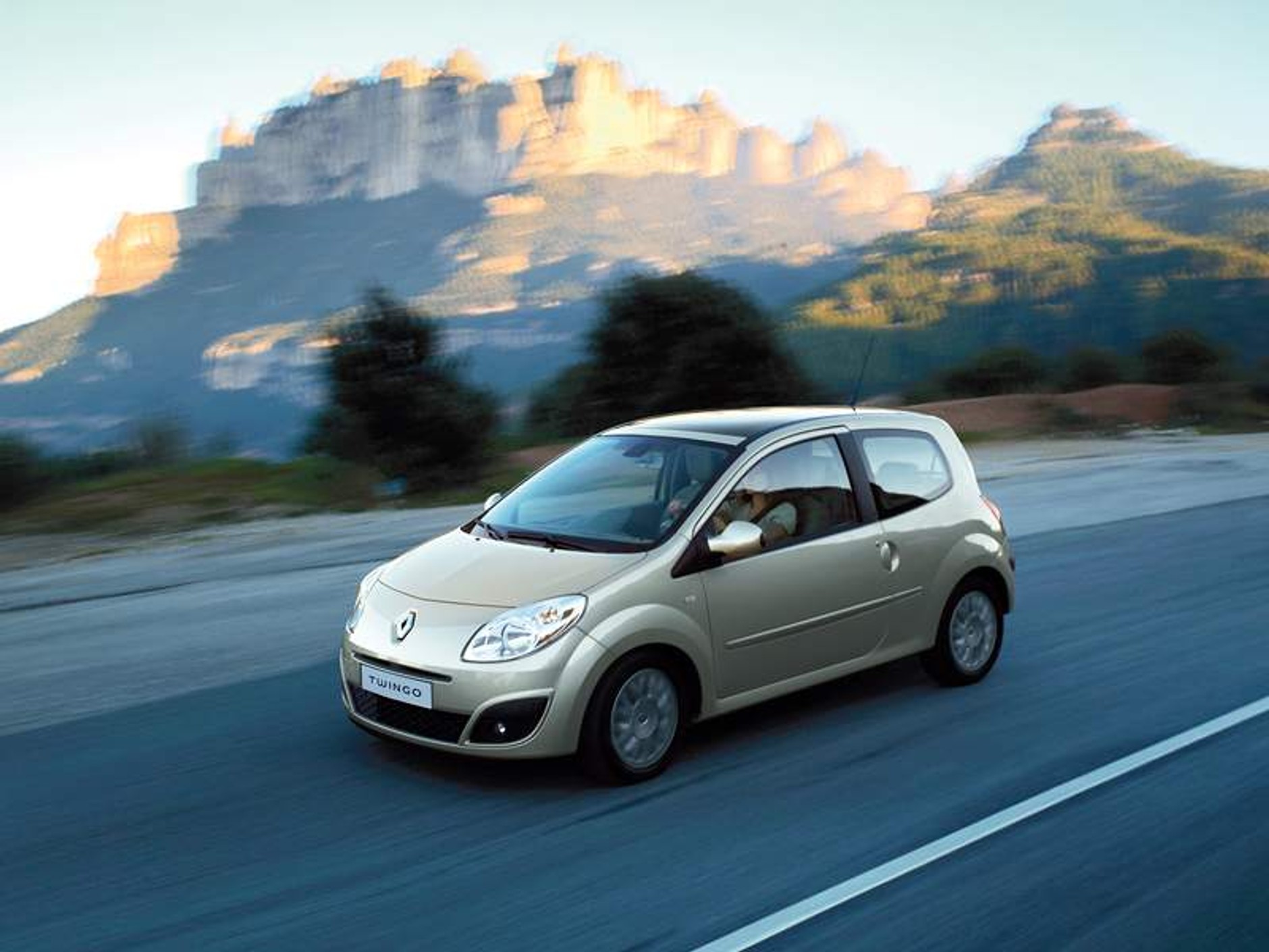 Renault Twingo II: druga generacja po 14 latach