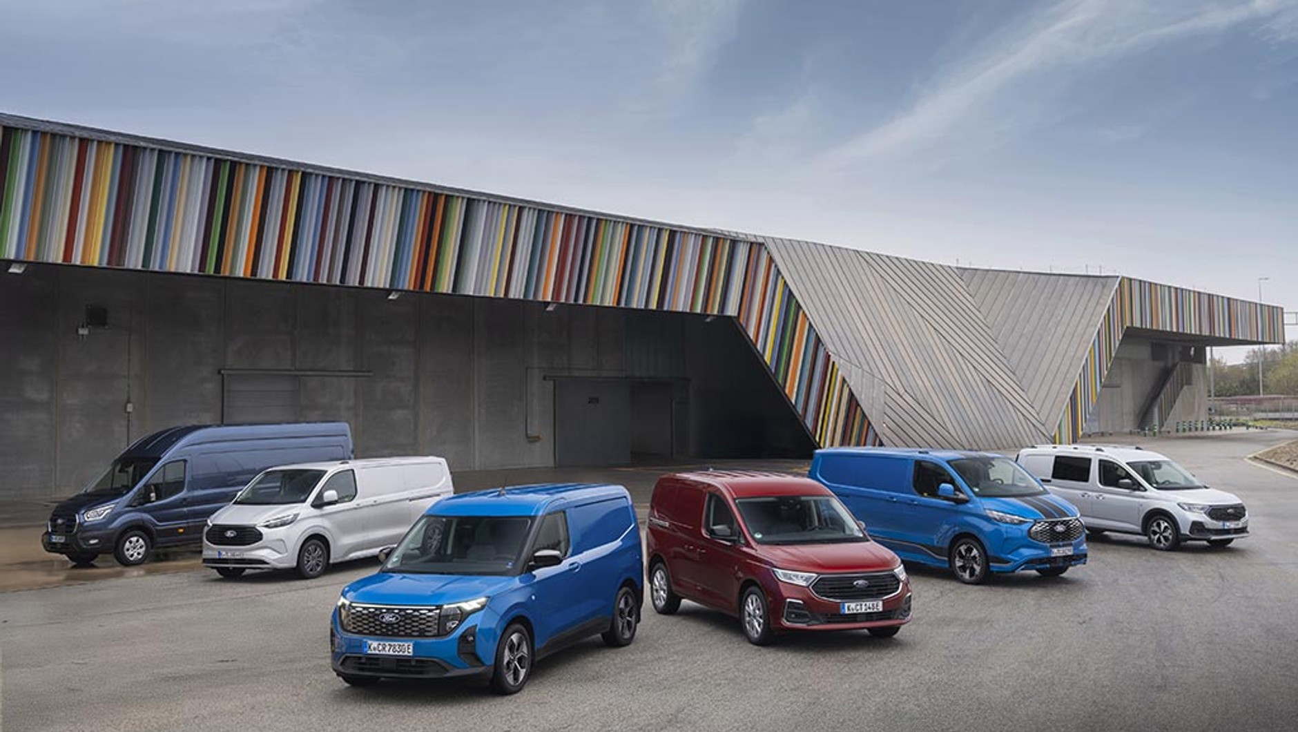 Gama dostawczych Fordów z prądem również jest bardzo bogata
