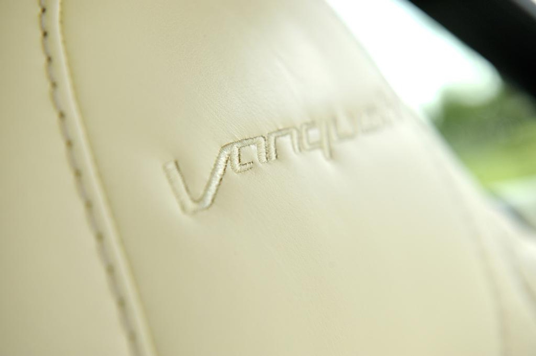 Jak jeździ Aston Martin Vanquish?