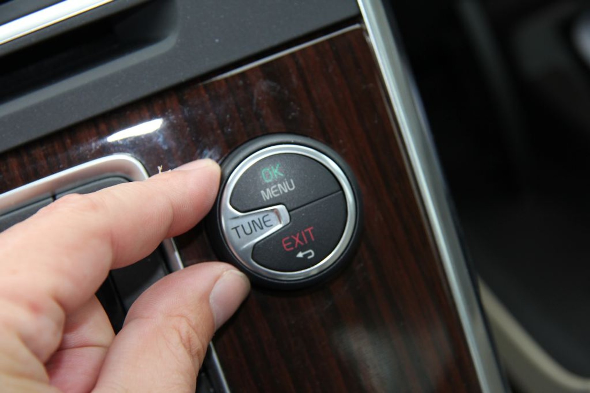 Sensus można także obsługiwać pokrętłem.