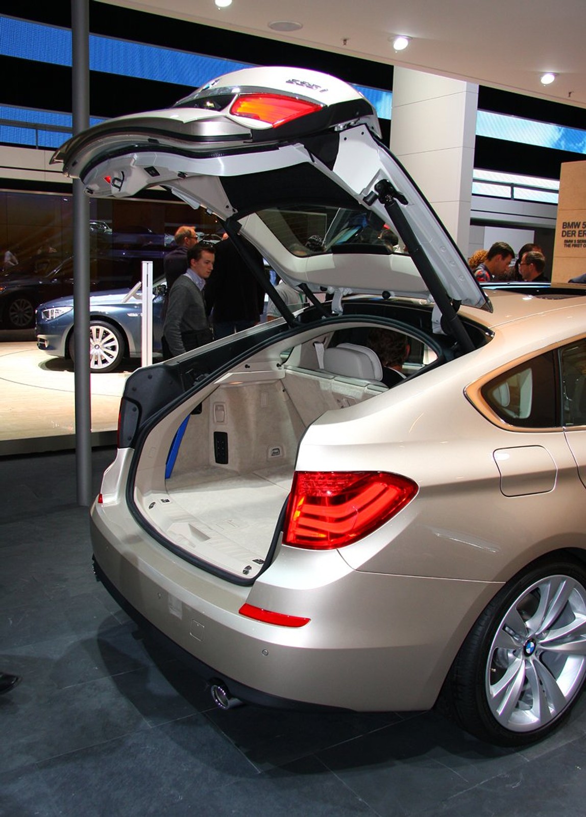 IAA Frankfurt 2009: BMW 5 GT – pierwsze wrażenia (fotogaleria)