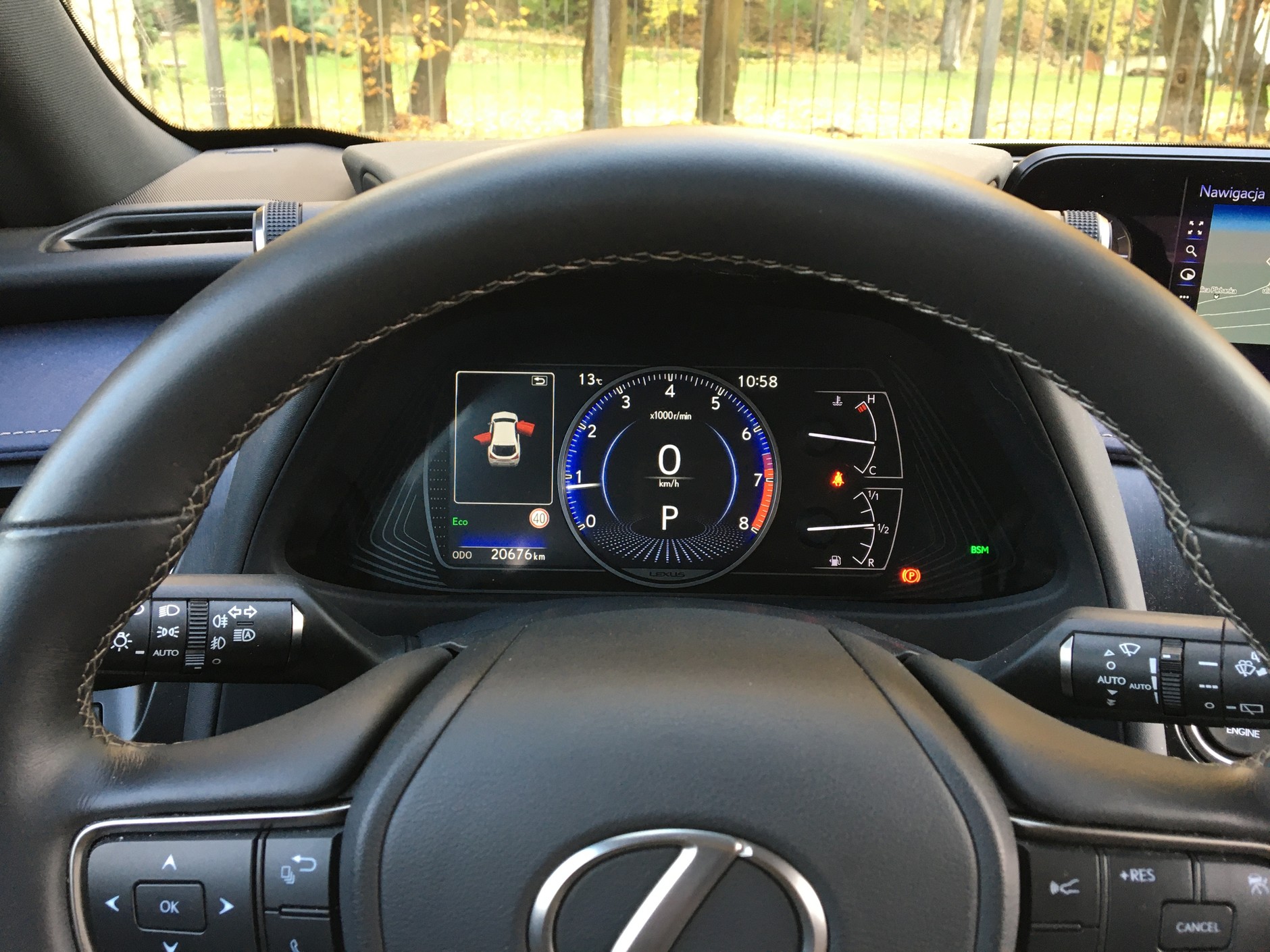 Lexus UX 200 – mało praktyczny, ale za to nieprzeciętnie ładny