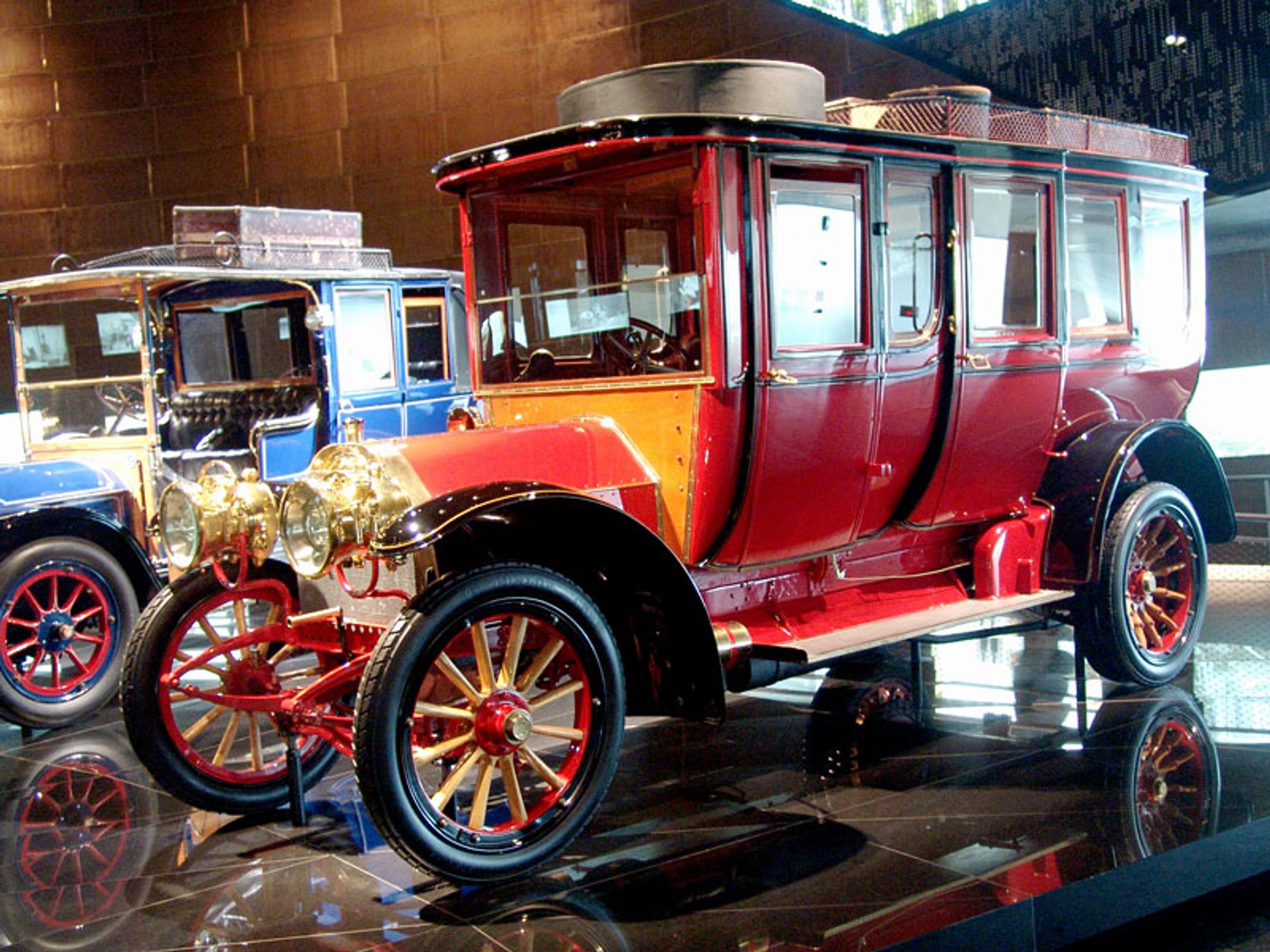 Mercedes-Benz Muzeum: 120 lat historii na 9 piętrach - 1. część (galeria)