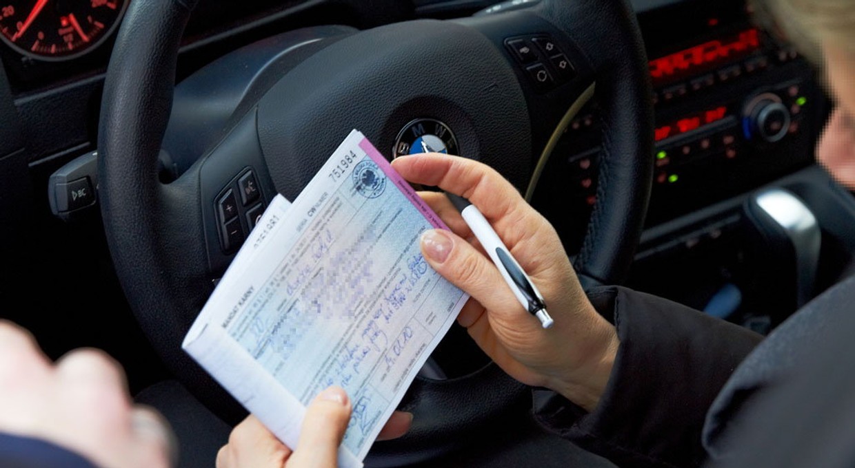 Nieświadomie popełniane wykroczenia. Co kierowcy często robią źle?