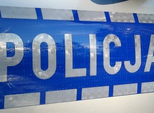 Policjanci zatrzymali kierowcę renault. Mimo wszystko zdecydował się na jazdę