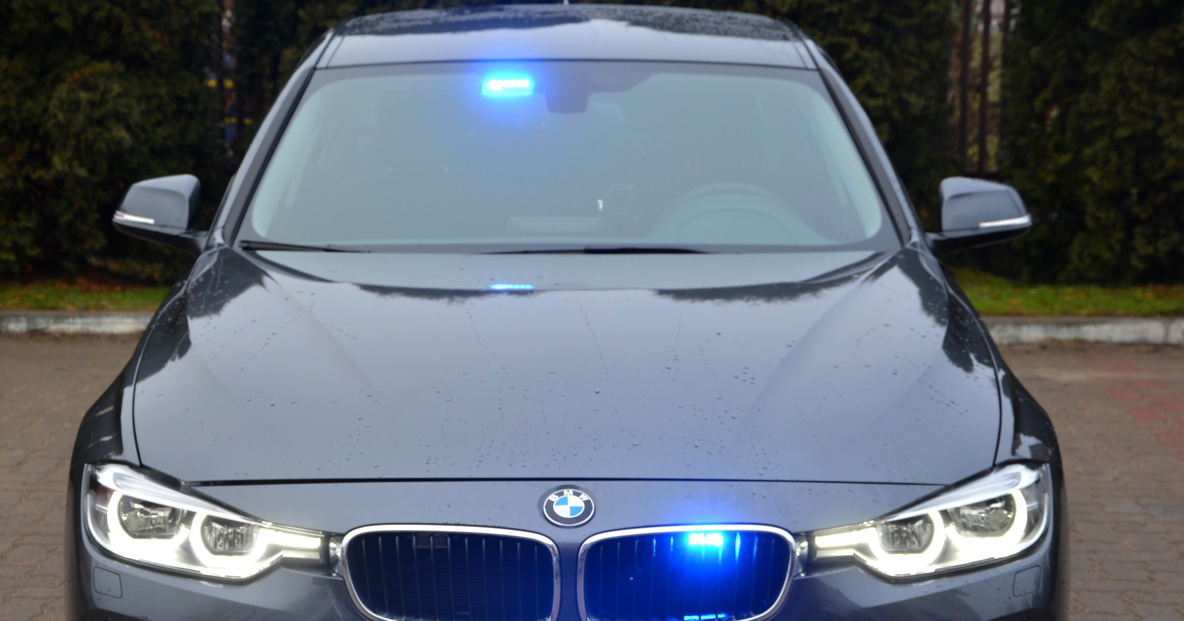 Nieoznakowany radiowóz policji