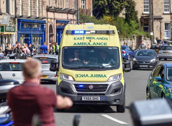 Nowe przepisy parkowania w Wielkiej Brytanii. Prawie 500 zł za złamanie zasady 1,5 m