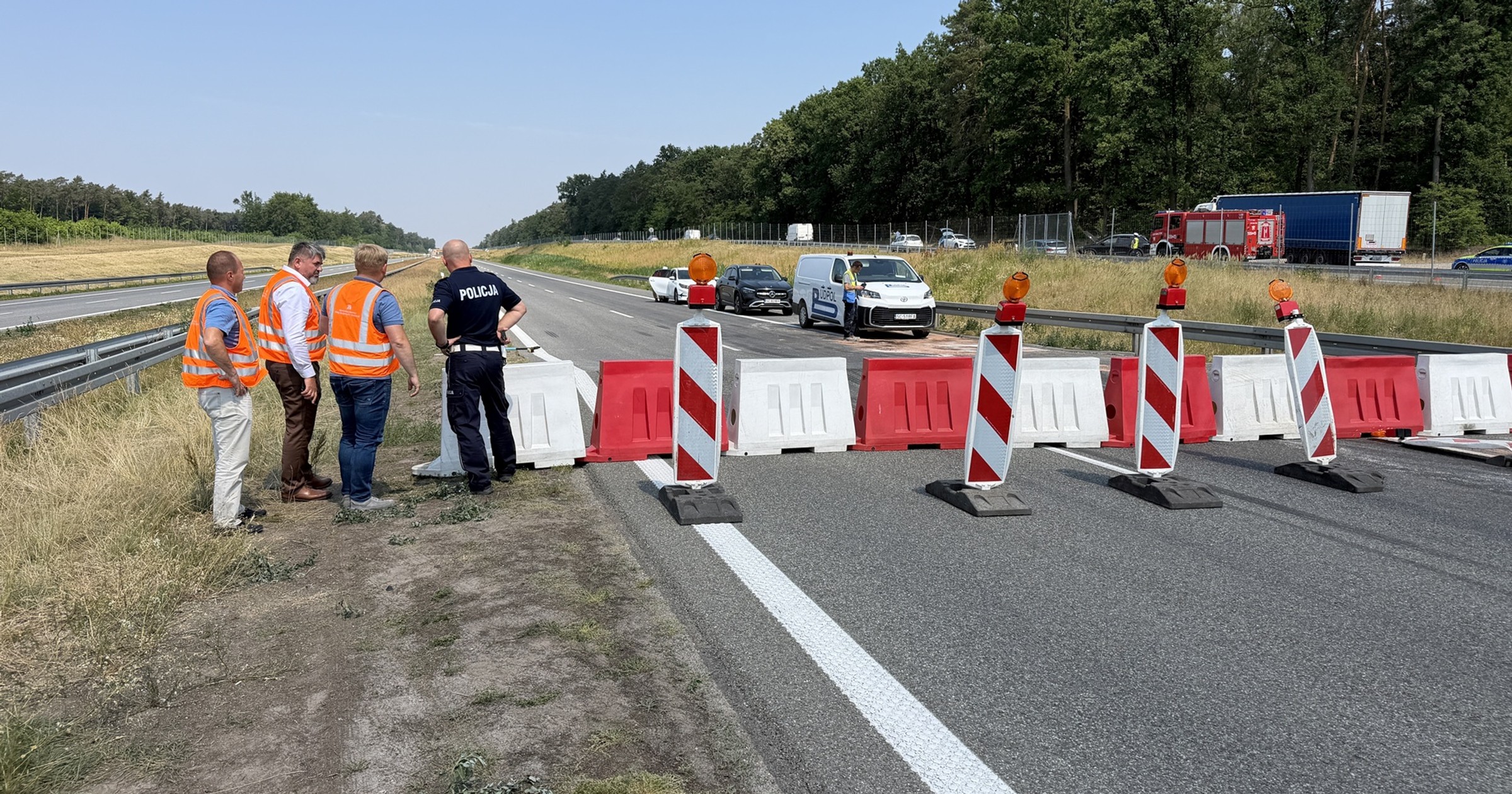 Droga S17 zamknięta z powodu niebezpiecznego uszkodzenia