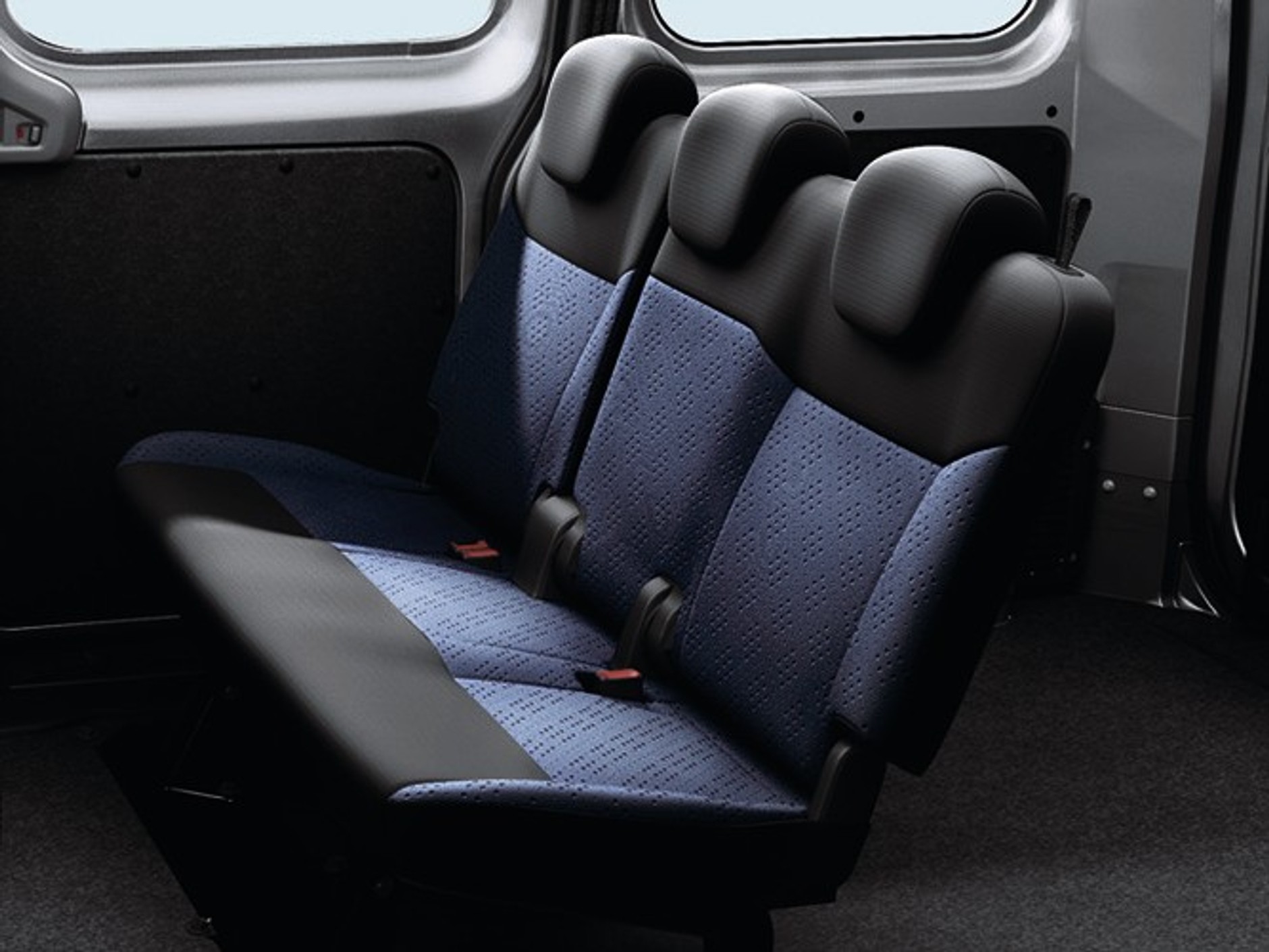 Nissan NV200 Vanette: rozpoczęto sprzedaż w Japonii