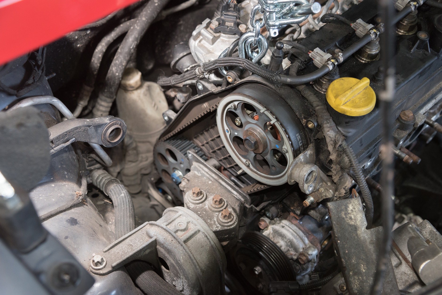 Pasek rozrządu zmieniamy zawsze w komplecie z rolkami prowadzącymi i napinającymi.