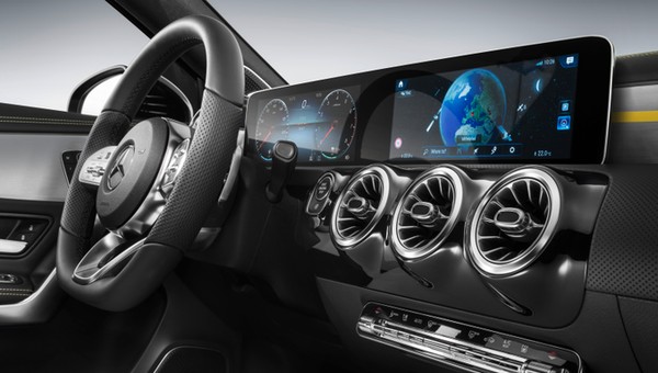 Daszku juz nie ma nad ekranami. Do wyboru będą wersje o przekątnej 7 cali i 10 cali. Nowy Mercedes Klasy A