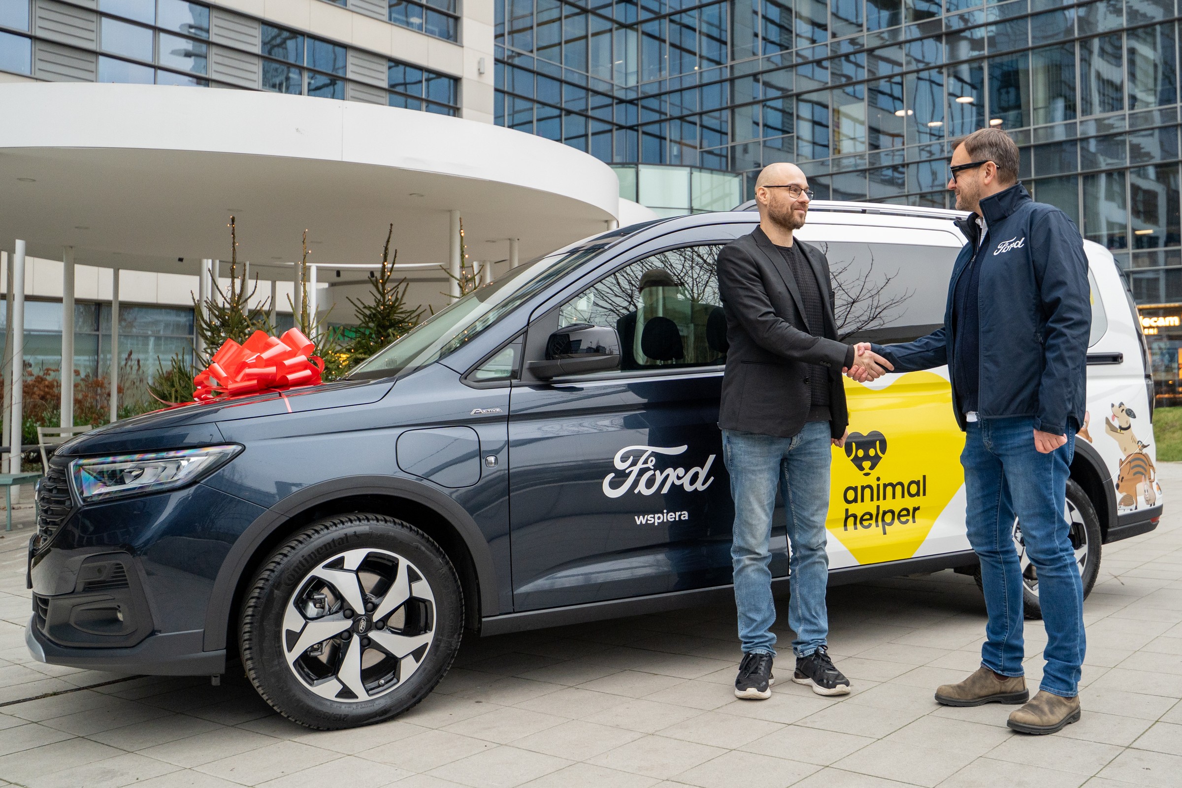 Transit Connect PHEV trafił do fundacji Psia Krew